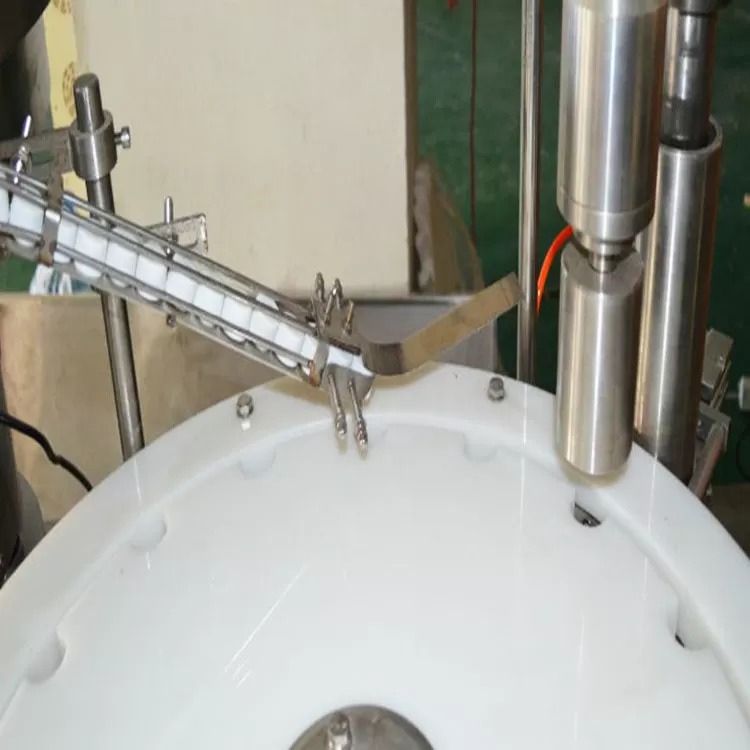 医学で使用されるステンレス鋼のボトルキャッピングマシン